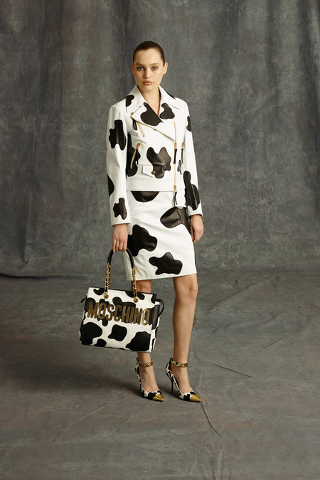 Moschino_017_1366.450x675